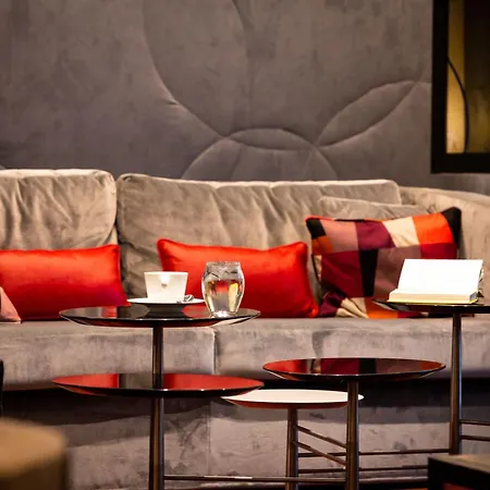 Design F6 Hotel 3*
