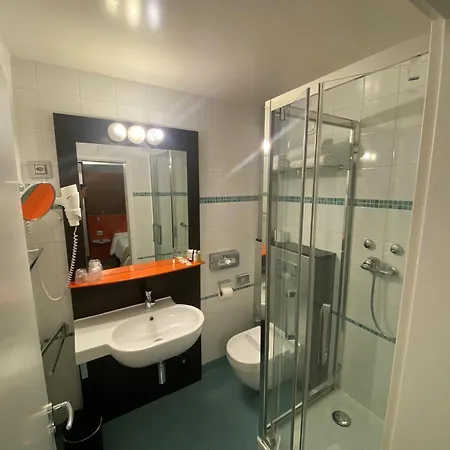 Hotel Design F6 3*