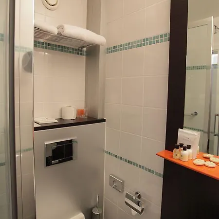 Design F6 Hotel 3*