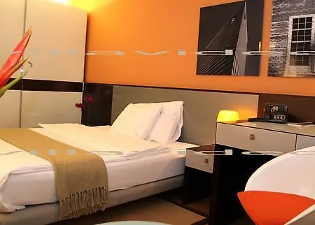 Hotel Design F6 3*