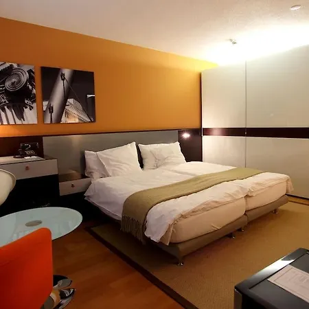 Design F6 3* Genève