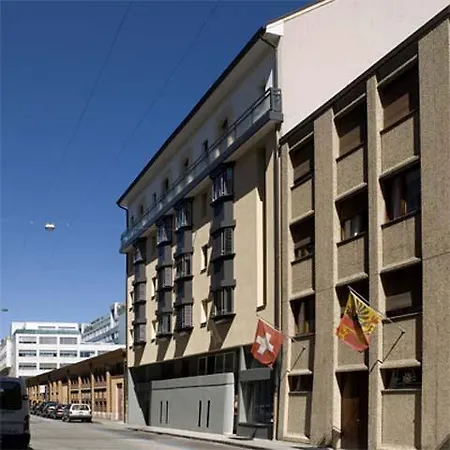 Design F6 Hotel 3*